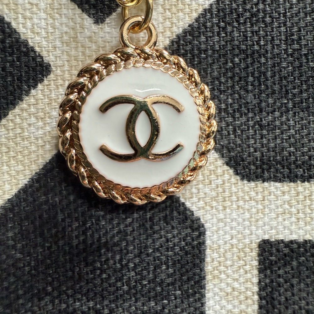 Chanel White pendant Necklace 18in gold plated chain